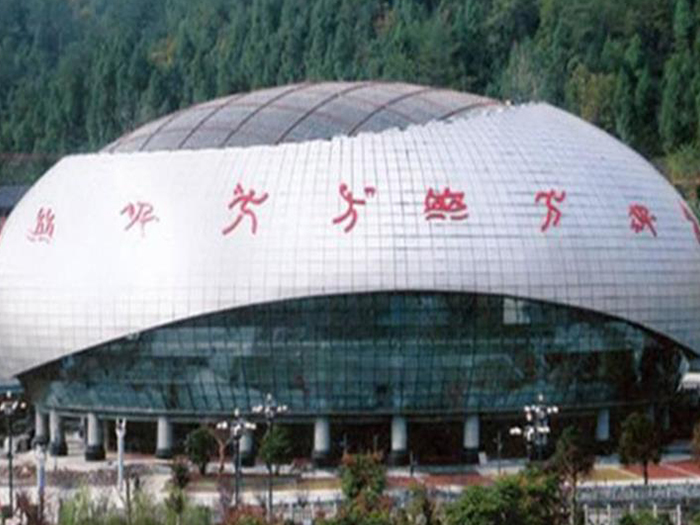 九龙坡体育中心球形网架加工安装